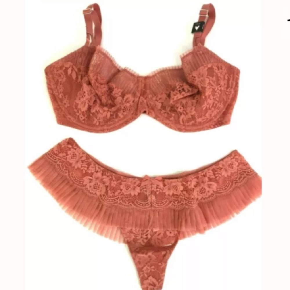 Victoria's Secret Dream Angels Bra Thong Set 32DDD